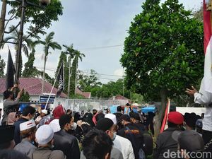 Politisi Hina Nabi, Umat Islam Tuntut Konjen India Diusir dari Medan