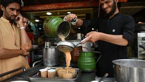 Melihat Tradisi Minum Teh di Pakistan, Enaknya Bikin Devisa Menipis