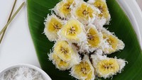 Selain hidangan utama, di Bali juga banyak camilan enak. Kamu bisa bikin pisang rai ini yang terbuat dari pisang matang plus taburan kelapa parut. Lihat resepnya di sini. 