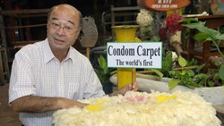 Restoran Cabbages & Condoms di Thailand didirikan untuk membantu promosi dan edukasi seks sehat. Berbagai dekorasi yang ada di sini menggunakan kondom.
