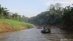 Aksi Tebar Ikan dan Bersih-bersih Sungai Ciliwung