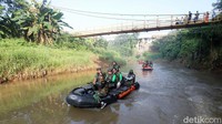 Kegiatan ini diharapkan dapat membuat bantaran Ciliwung lebih asri.