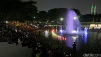 Sesi pertama pada pukul 18.30 WIB, sesi kedua pada pukul 19.30 WIB, dan sesi ketiga pukul 20.15 WIB.
