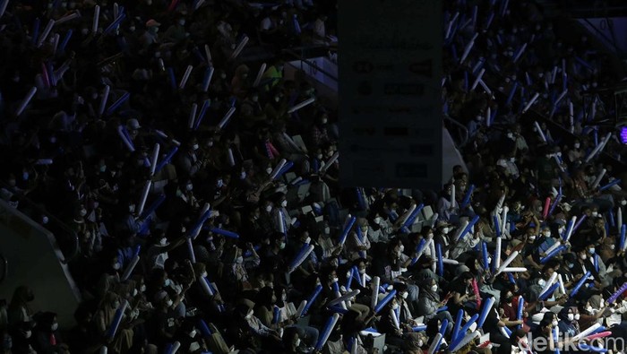 Sejumlah badminton lovers memadati Istora Senayan, Jakarta. Mereka untuk menyaksika langsung idolanya bertanding di ajang Indonesia Open 2022, Sabtu (18/6/2022).