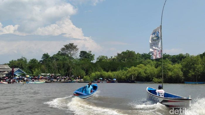 Balap perahu fiber Probolinggo