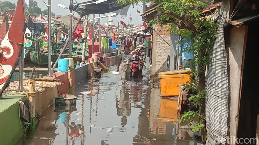 Snapshots: Banjir Rob di Pesisir Jepara