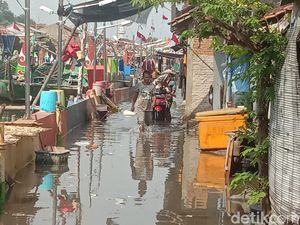 Snapshots: Banjir Rob di Pesisir Jepara