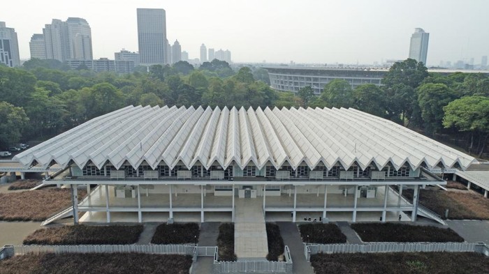 Cara ke Istora Senayan naik KRL dapat kamu cek di sini. Istora Senayan adalah stadion olahraga yang berlokasi di Gelora Bung Karno (GBK), Jakarta Pusat.