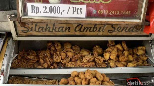 Comro Echo, gorengan enak dan laris di kawasan Lengkong Bandung.