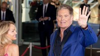Perbedaan usia yang mencapai 27 tahun tak membuat rasa cinta mereka pupus dan kandas.  Foto: WireImage/Arnold Jerocki