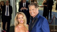 Hayley Roberts berusia 42 tahun, sedangkan David Hasselhoff kini menginjak angka 69 tahun.  Foto: WireImage/Arnold Jerocki