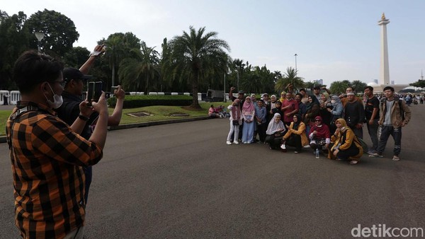 Pengelola bangunan ikonik kota Jakarta, Monumen Nasional (Monas), Jakarta Pusat, tidak membatasi jumlah pengunjung selama periode uji coba pembukaan kembali untuk umum. Pengelola bangunan ikonik kota Jakarta, Monumen Nasional (Monas), Jakarta Pusat, tidak membatasi jumlah pengunjung selama periode uji coba pembukaan kembali untuk umum.
