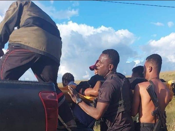 Evakuasi anggota Brimob Bripda DR yang tewas diserang OTK di Wamena, Papua (Dok. Istimewa).