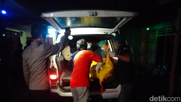 Evakuasi kakek yang meninggal di lokalisasi