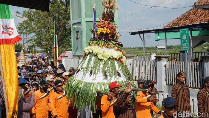Festival Apitan perdana Desa Tambakbulusan Demak digelar meriah Festival Apitan di DemaFestival Apitan perdana Desa Tambakbulusan Demak digelar meriah, Sabtu (18/6/2022).