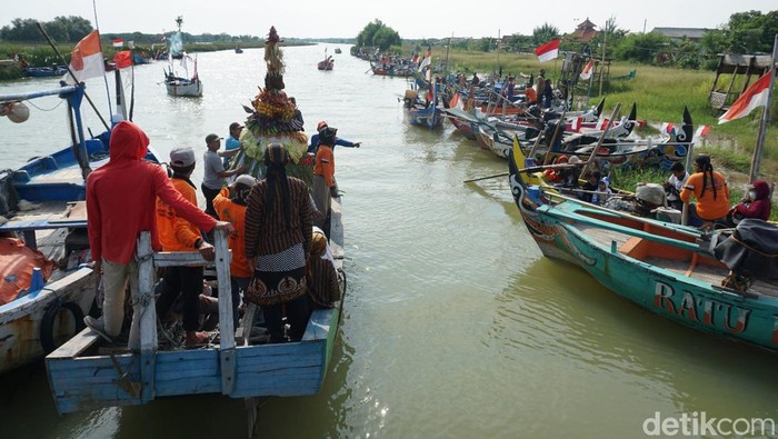 Festival Apitan di DemaFestival Apitan perdana Desa Tambakbulusan Demak digelar meriah, Sabtu (18/6/2022).