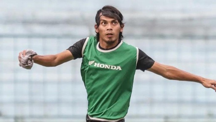 Gelandang PSM Makassar Rasyid Bakri dalam sesi latihan sebelum pertandingan menghadapi Persik Kediri.