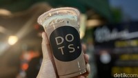 Nah, ada takaran rahasia yang menghasilkan rasa yang bikin nagih. Menu green tea merupakan menu pertama yang dikeluarkan pada awal membuka Dots. Foto: detikcom/Riska Fitria