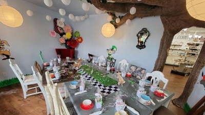 Ngopi Bak Negeri Dongeng di Kafe Bertema Alice in Wonderland Ini