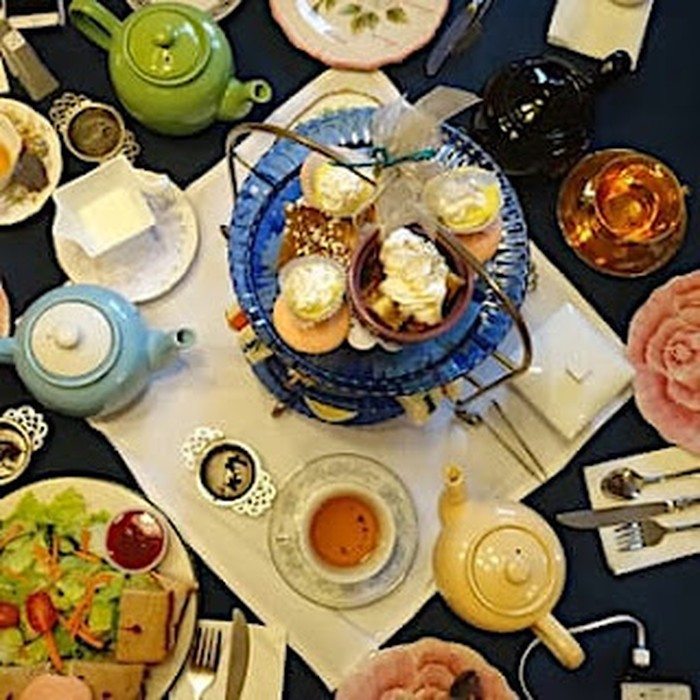 Kafe Bertema 'Alice in Wonderland' yang Seperti di Negeri Dongeng