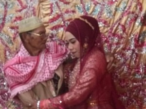 Cerita Cinta Kakek 90 Tahun di Sultra Nikahi Eks Kakak Ipar