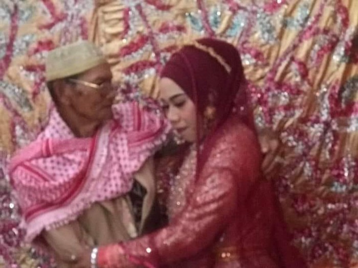 Kakek usia 90 tahun di Sultra menikahi wanita 28 tahun mantan kakak iparnya (Dok. Istimewa).