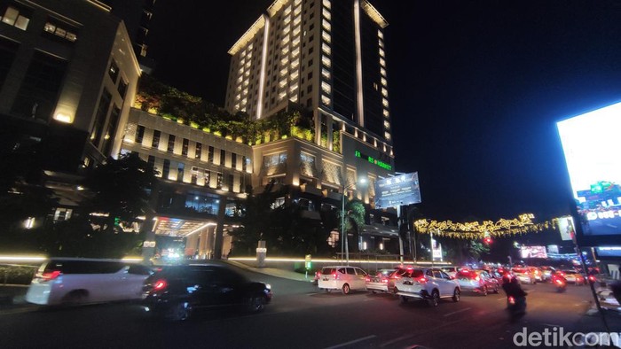 Kamar Hotel Tentrem Semarang kebakaran, asap sempat mengepul tebal, Sabtu (18/6/2022).