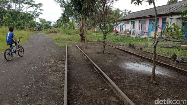 Kawasan eks stasiun KA Pirusa di kaki gunung Galunggung Tasikmalaya.