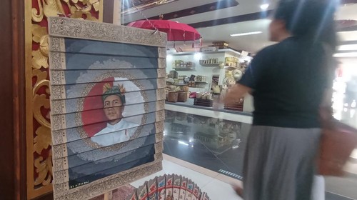 Kerai kecil berlukiskan Presiden Jokowi dipamerkan pelaku ekraf di PKB