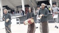 Kirab ini dilakukan pada Jam 15.00 WIB.