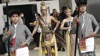 Kirab berlangsung selama kurang lebih 30 menit.