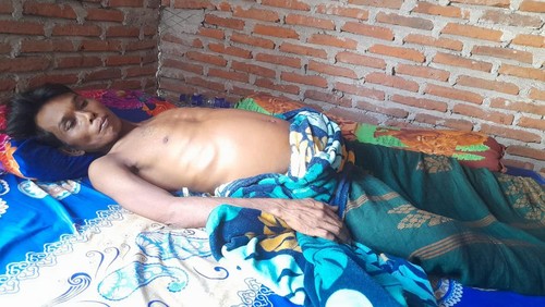 Kondisi Husnin yang terbaring di tempat tidur karena sakit dan kesulitan biaya berobat