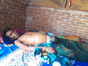 Dinsos Dompu Bantu Eks PMI yang Kesulitan Biaya Pengobatan