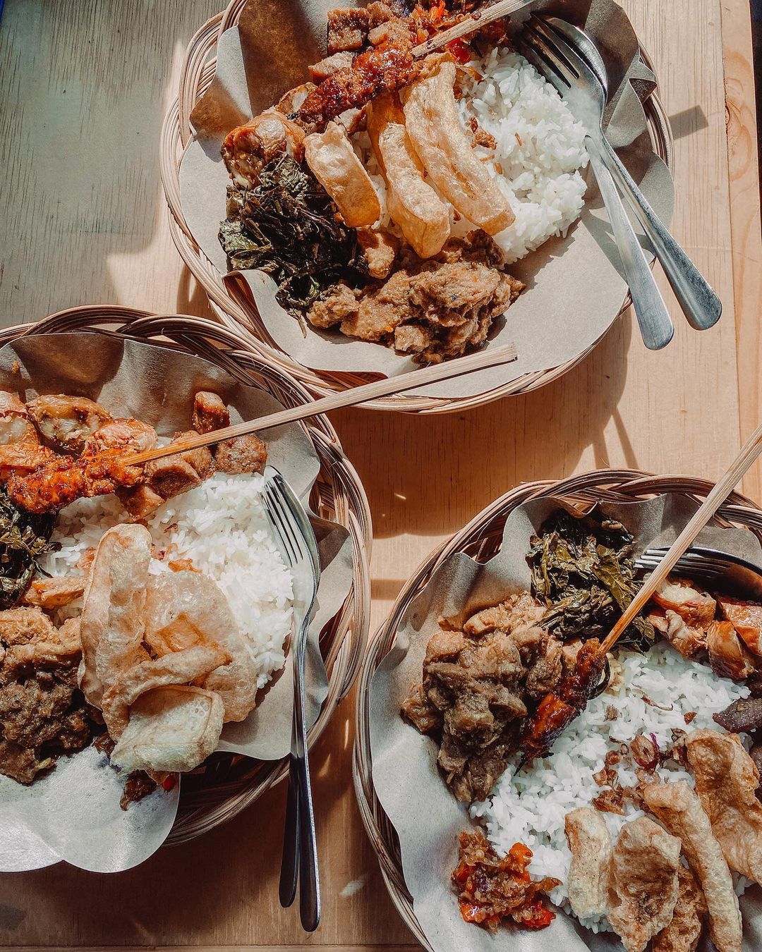 Kuliner deket halte muara karang