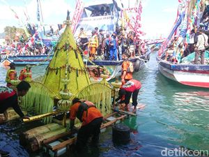 Antusiasme Nelayan Pantai Prigi Trenggalek saat Labuh Laut Sembonyo