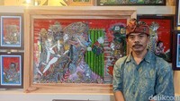 Pelukis kaca Nagasepaha, I Ketut Santosa menuturkan sejak dirinya berprofesi sebagai pelukis kaca, banyak kalangan yang tertarik pada karya-karyanya. Mulai dari dosen, para pejabat hingga tembus ke pasar internasional.