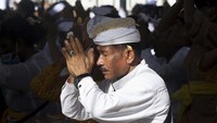 Festival Kuningan merupakan hari terakhir perayaan Galungan yang diyakini sebagai hari naiknya roh suci leluhur mereka kembali ke surga.
