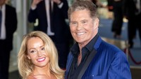 Keduanya terlihat lebih intim dalam setiap momen. Mesranya dua sejoli ini ya. Foto: WireImage/Arnold Jerocki