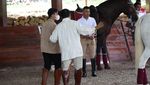 Potret Prabowo Ajari Gibran Berkuda di Hambalang
