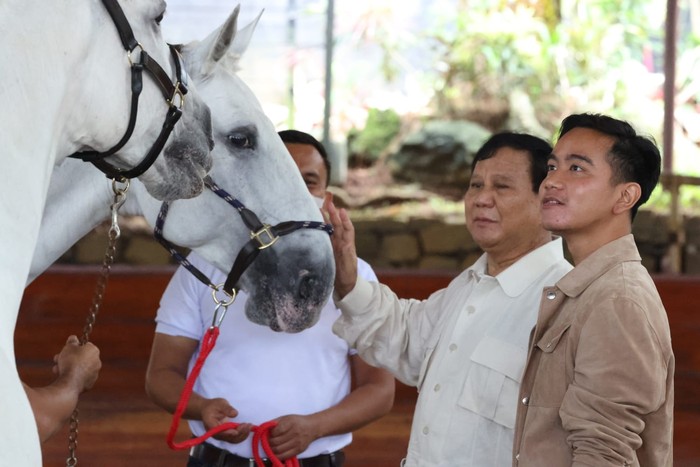 Prabowo Berkuda Bareng Gibran di Hambalang