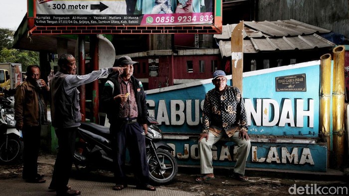 Rumah Jawara Bekasi Pelestari Budaya Betawi Ini cerita tentang Kampung Gabus yang dikenal dengan Rumah Jawara di Bekasi. Dulu, tersohor karena premanismenya. Kini semua berubah jadi kampung yang aman tentram dan nyaman yang tetap mempertahankan budaya Betawi.