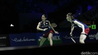 Matsuyama/Shida kembali menunjukan konsistensinya. Mereka pun akhirnya kembali dapat meraih keunggulan di interval game kedua dengan skor 11-8.