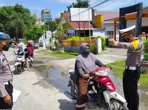 Operasi Patuh di Tanjungbalai, Emak-emak Disuruh Pulang Ambil Helm