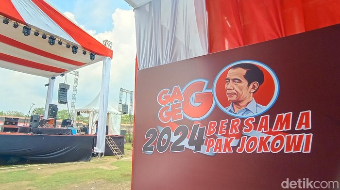 Silaturahmi Relawan Jokowi Plat K bakal digelar di Stadion Kamal Junaidi, Minggu (19/6/2022). Presiden Jokowi diagendakan menghadiri acara silaturahmi relawan ini.