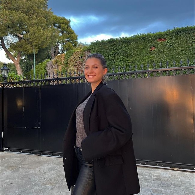 Dilaporkan bahwa belakangan mantan bintang Chelsea itu sering terlihat bermesraan dengan Sophia. Baru-baru ini mereka disebut mengunjungi museum Art Basel bersama setelah sebelumnya kedapatan kerap berduaan di kawasan Berlin.Foto: Instagram Sophia Schneiderhan