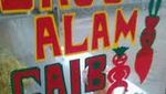 Duh! 10 Penjual Makanan Ini Tawarkan Menu Esktrem Pada Spanduknya