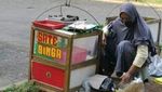 Duh! 10 Penjual Makanan Ini Tawarkan Menu Esktrem Pada Spanduknya