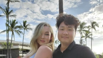 Masih cukup banyak yang membully sang suami di kolom komentar Instagram, mempertanyakan mengapa Lisa mau dengannya. Tapi banyak juga yang mendukungnya. Mereka tampak saling mencintai satu sama lain. Foto: Instagram