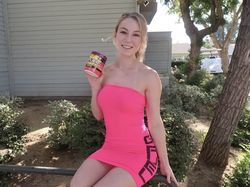 Lisa, Gamer Bule Jelita yang Cinta Banget Pada Suami Korea