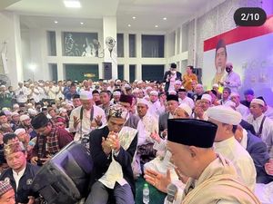 Potret Suasana Ceramah UAS Dipenuhi Jemaah di Jonggol